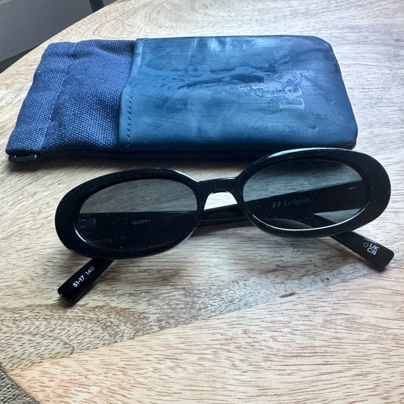 Le Specs Black Outta Love Sunglasses - Picture 4 of 4